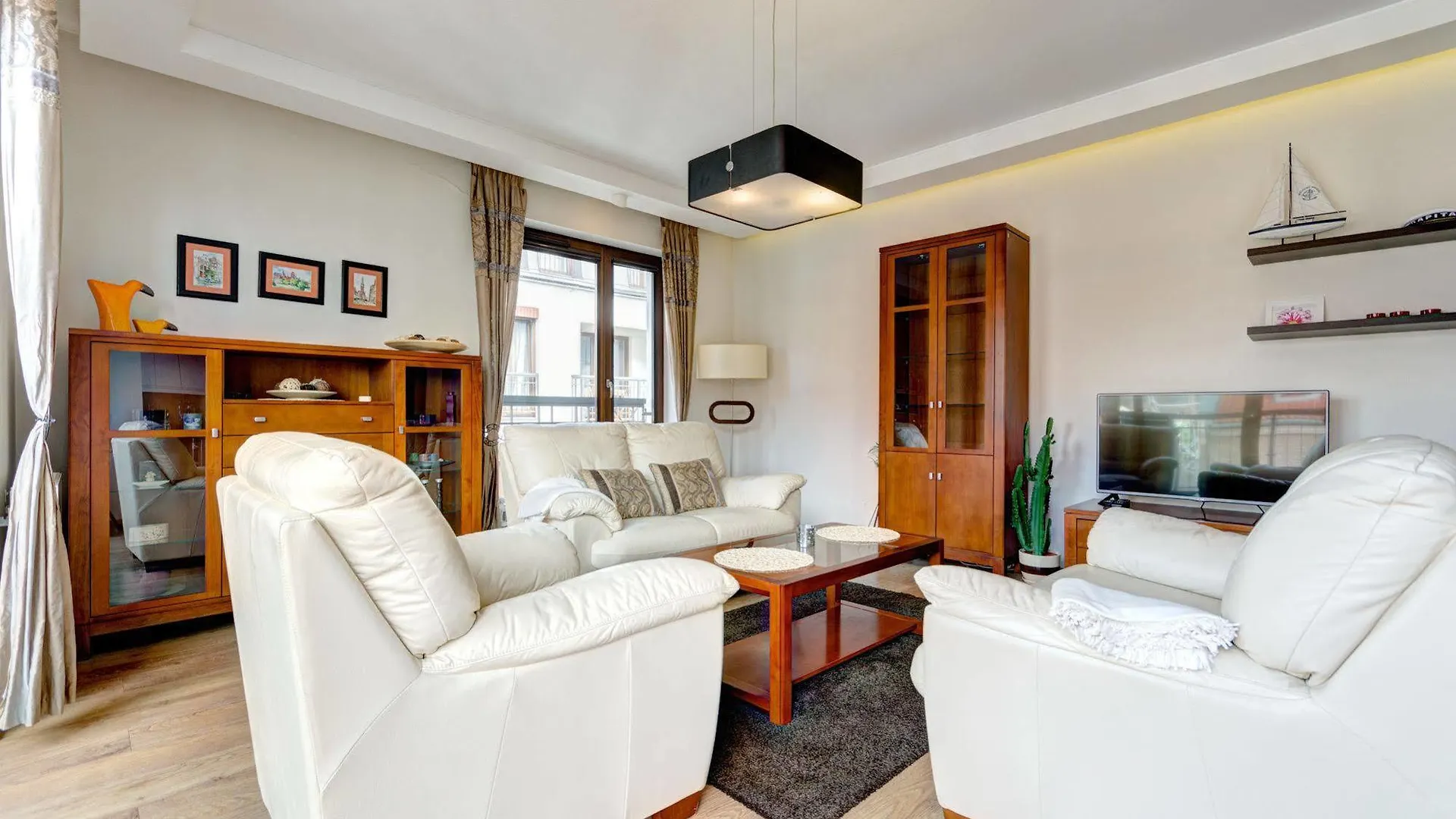 Dom & House - Apartments Szafarnia Gdańsk Hotell